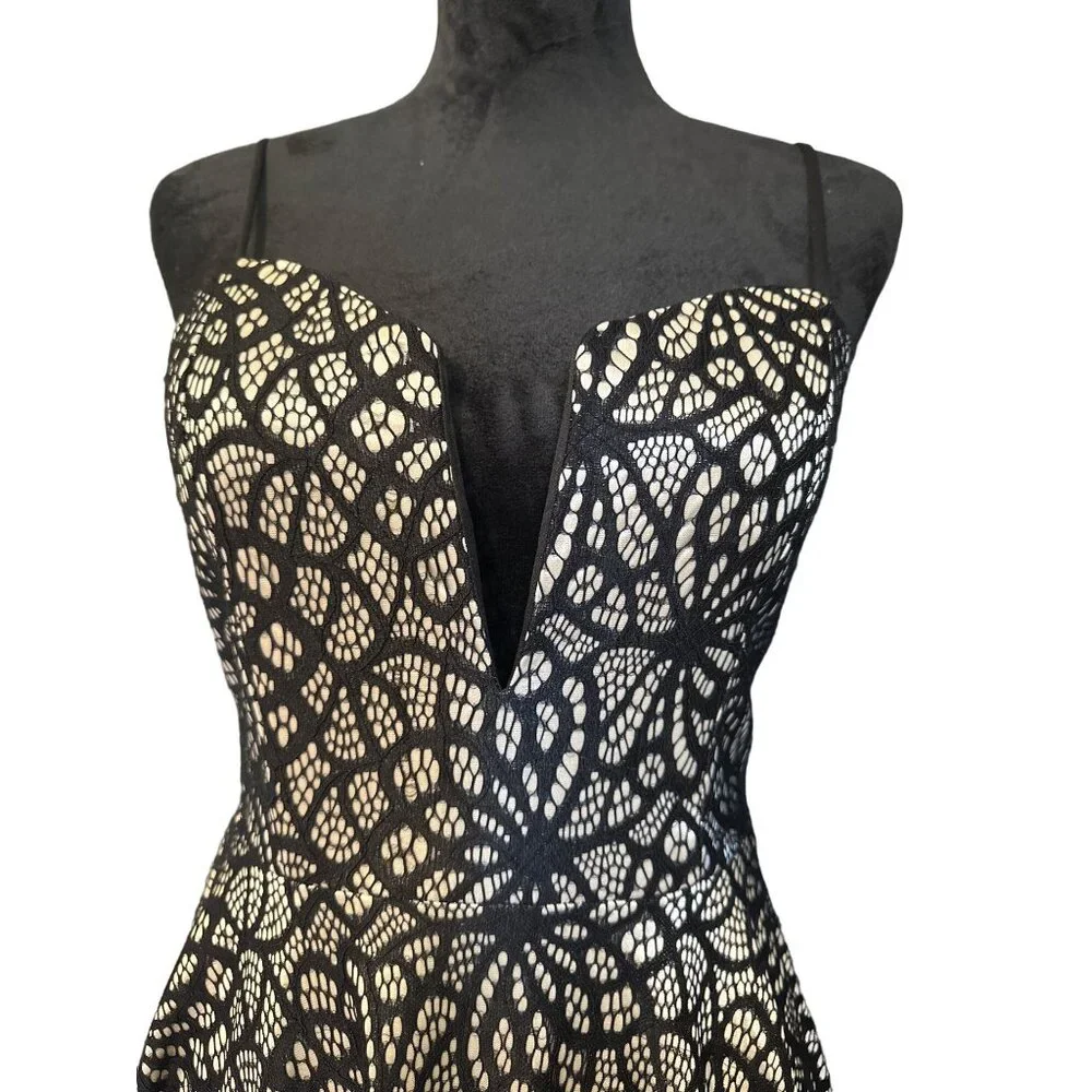 💖Papaya Black & White Lace Floral Fit & Flare Dress M - Picture 2 of 7